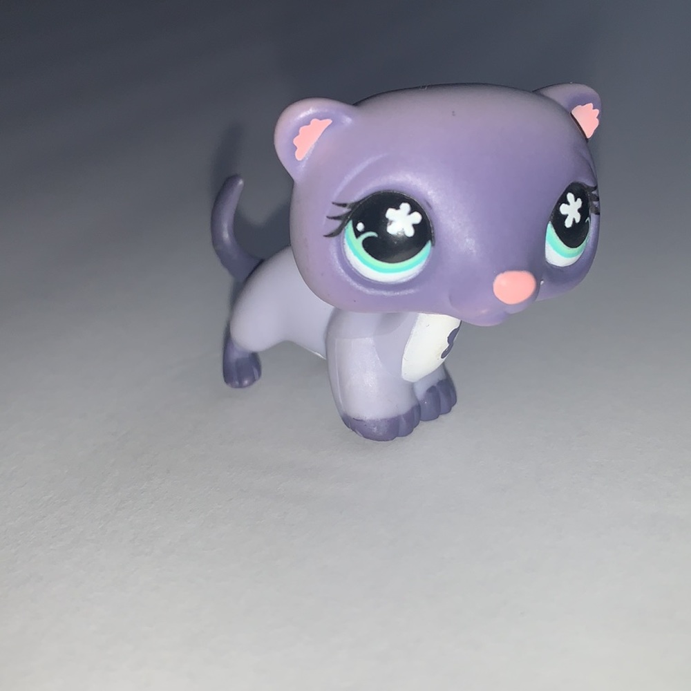 Littlest Pet Shop LPS Ferret #482 Purple Blue Flower Eyes
